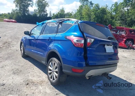 2017 Ford Escape Titanium z USA, uszkodzony, nr VIN 1FMCU0J9XHUF04442
